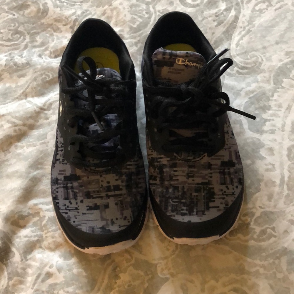 Boys tennis shoes